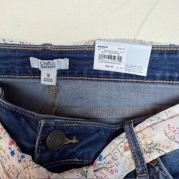 New with tags Classic Stretch denim Capri 18 Floral Belt plus size - Picture 10 of 10